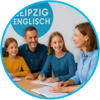 Englischkurse für Familie thumb Eine Familie und ihr Englischlehrer an der Leipzig English Sprachschule haben Spaß daran, gemeinsam Englisch zu lernen.